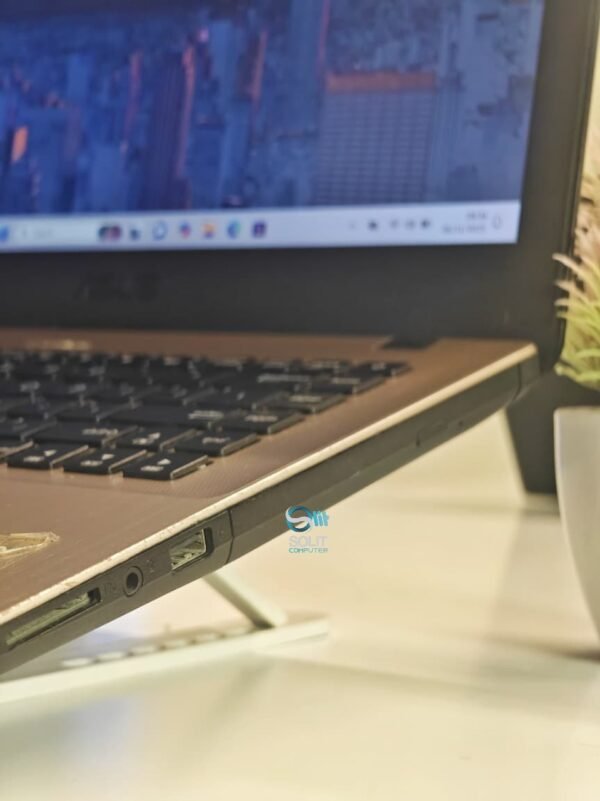 Asus Vivobook 14 X442U-i7 Gen 8 Ram 8 SSD 128GB