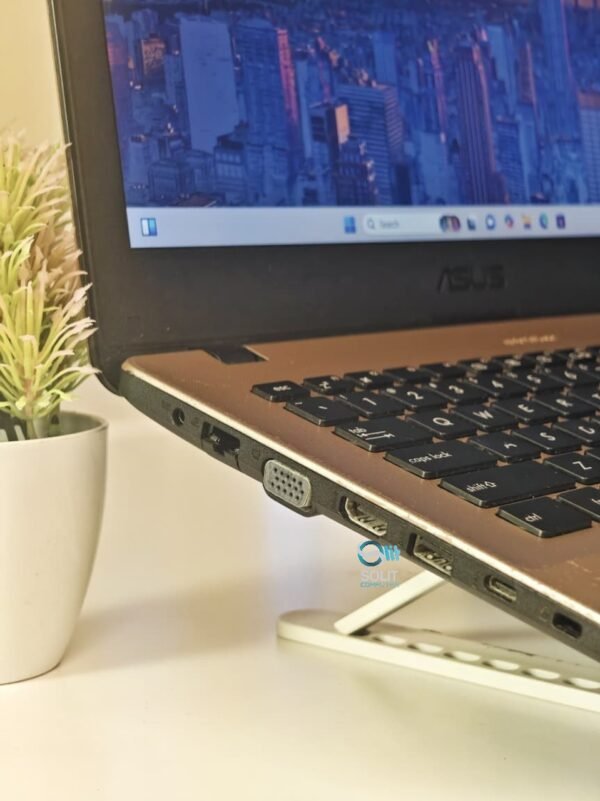 Asus Vivobook 14 X442U-i7 Gen 8 Ram 8 SSD 128GB