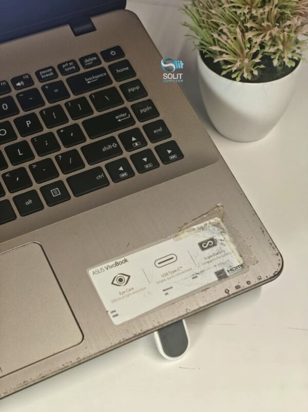 Asus Vivobook 14 X442U-i7 Gen 8 Ram 8 SSD 128GB