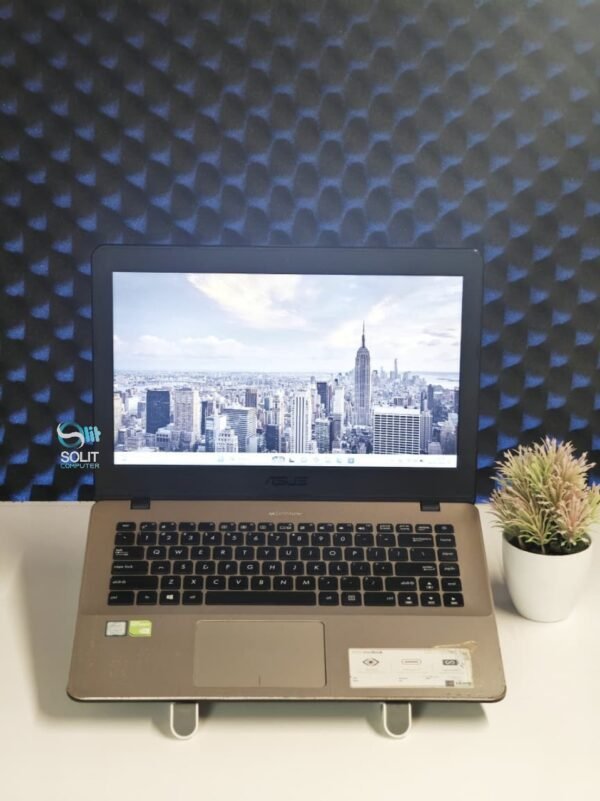 Asus Vivobook 14 X442U-i7 Gen 8 Ram 8 SSD 128GB